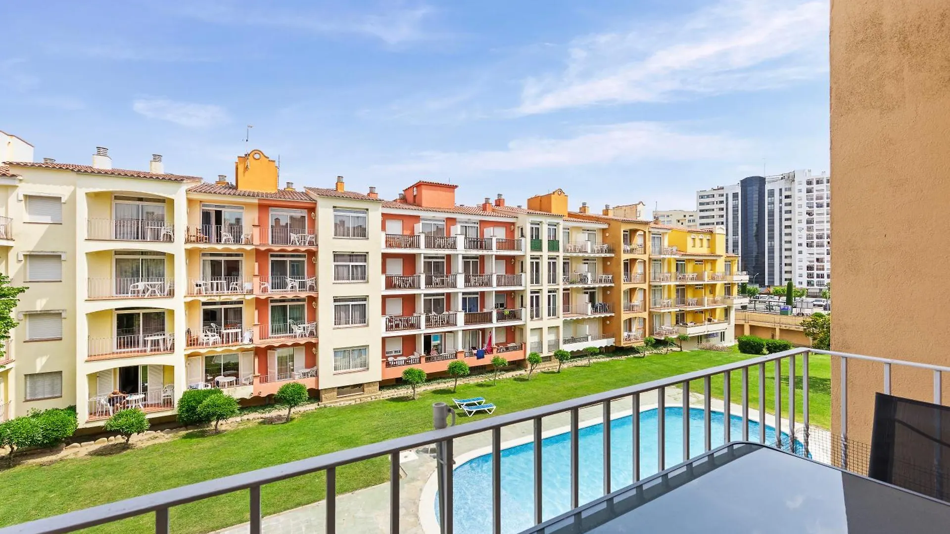Apartamento Con Piscina Y Terraza Cerca Del Mar Ampuriabrava