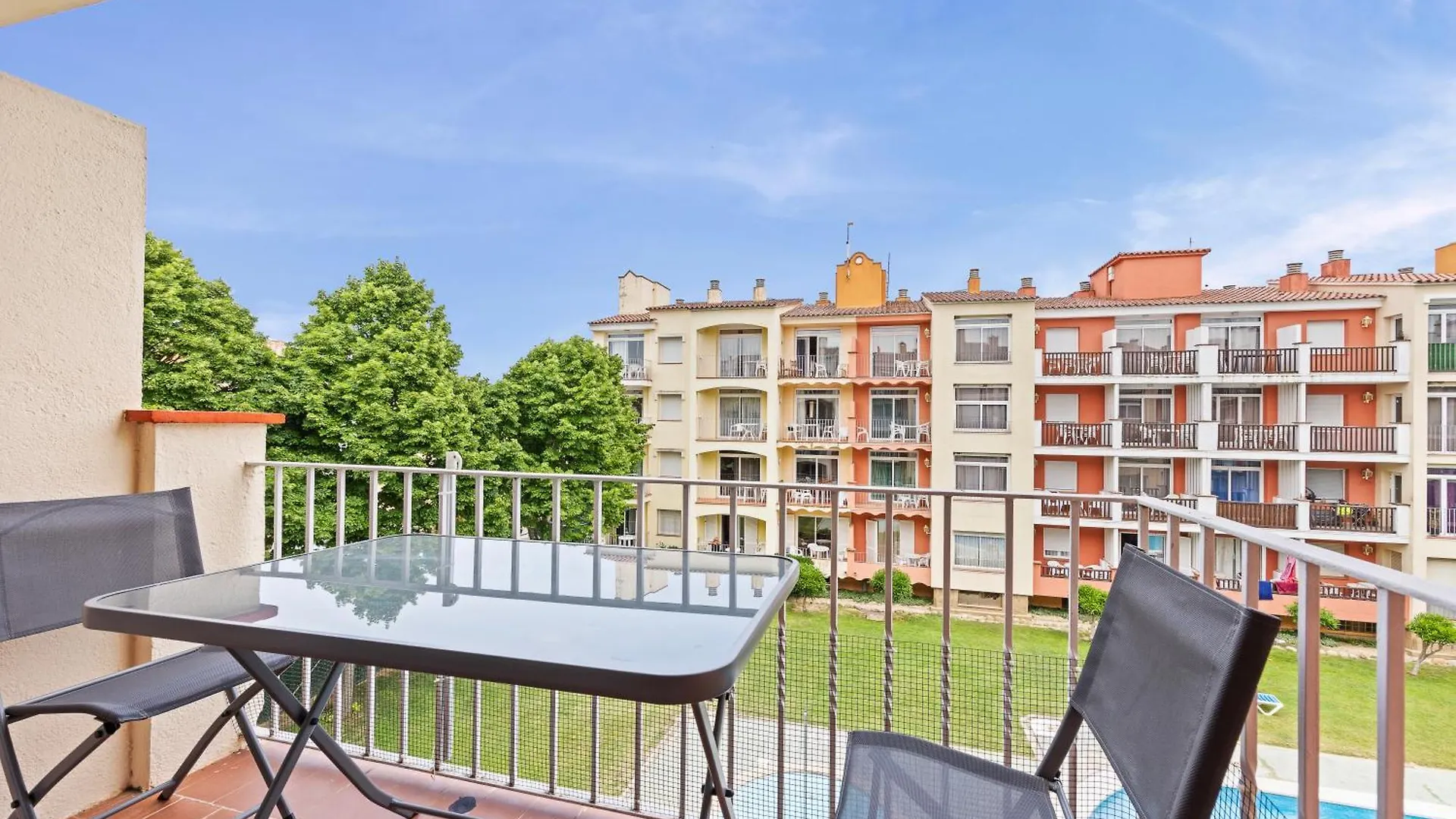 Apartamento Con Piscina Y Terraza Cerca Del Mar Ampuriabrava