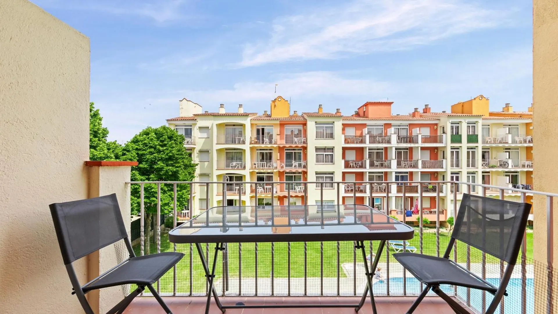 Apartamento Con Piscina Y Terraza Cerca Del Mar Ampuriabrava