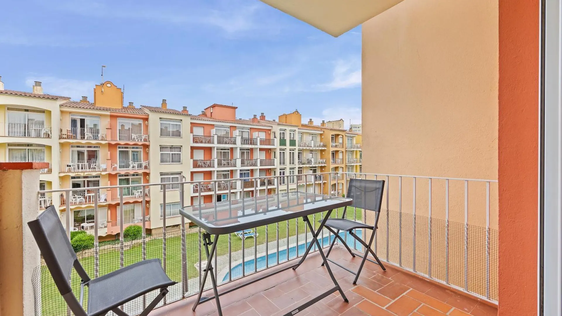 Apartamento Con Piscina Y Terraza Cerca Del Mar Ampuriabrava España