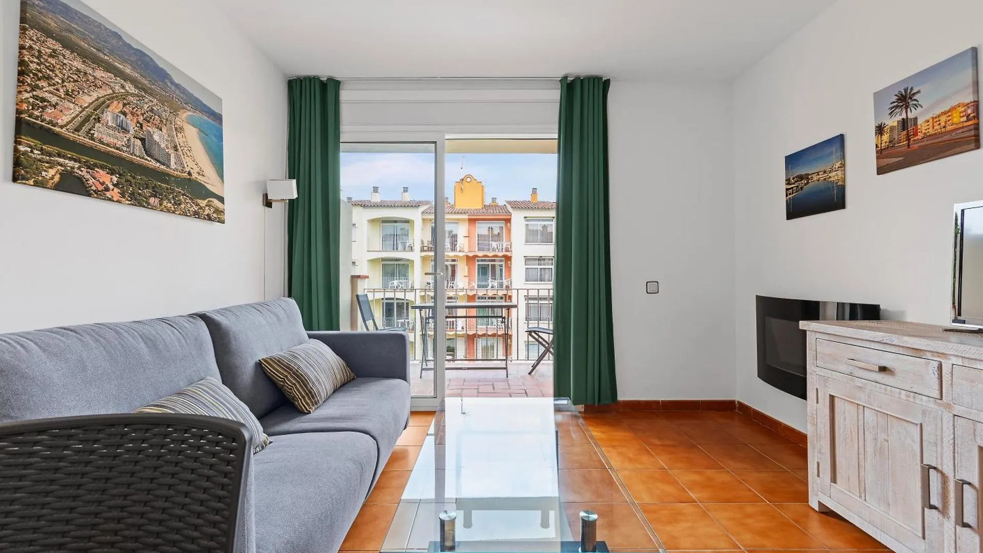 Apartamento Con Piscina Y Terraza Cerca Del Mar Ampuriabrava España