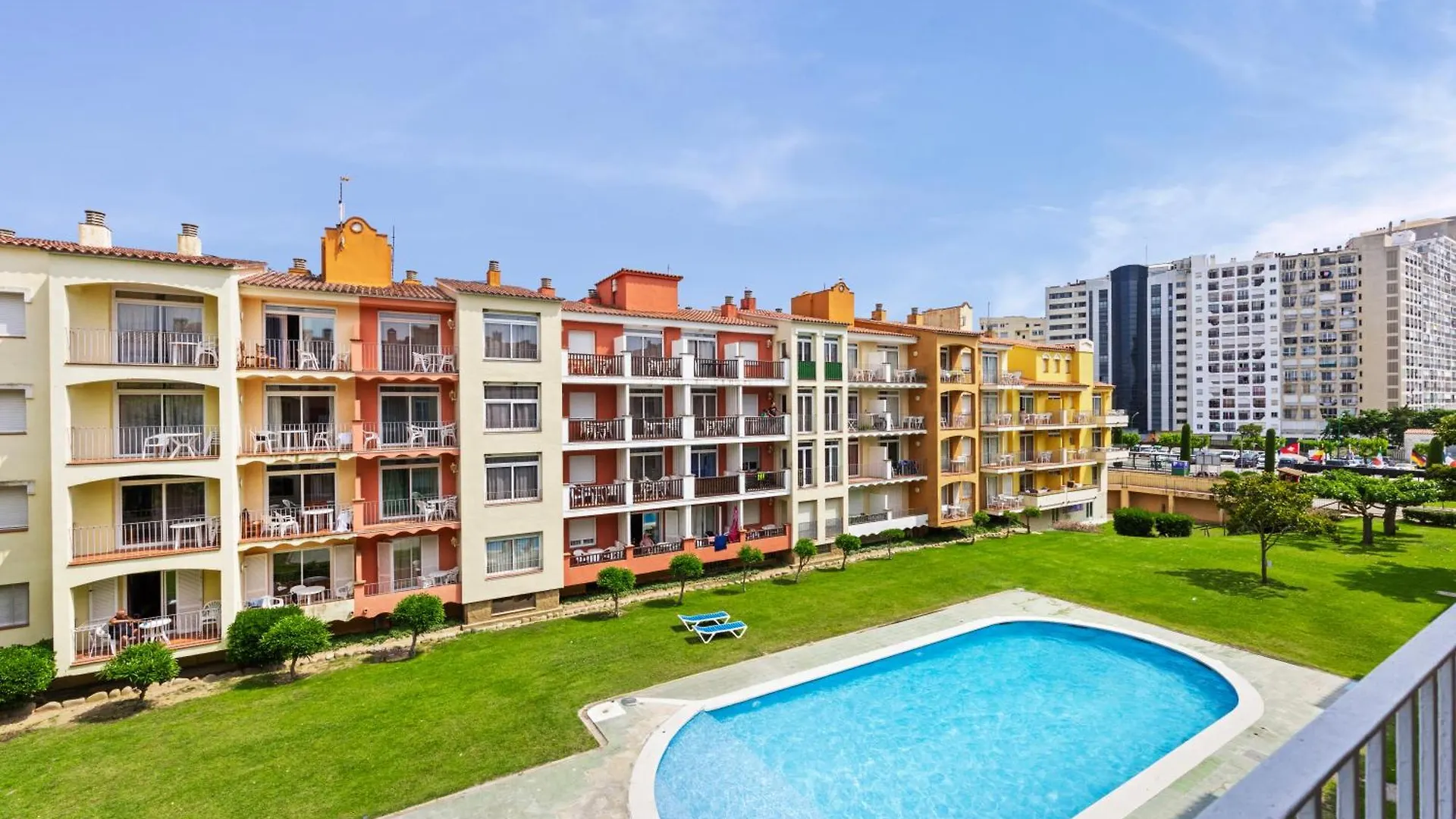 Apartamento Con Piscina Y Terraza Cerca Del Mar Ampuriabrava